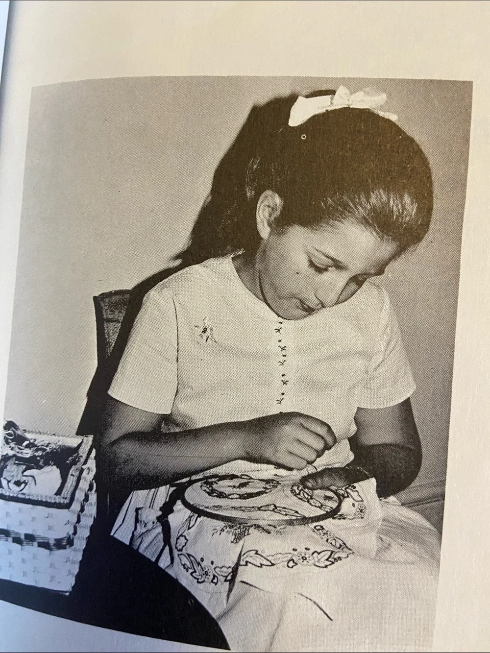 Vintage 1960s 60s Embroidery book craft crafts Art Activities Activity DIY sew